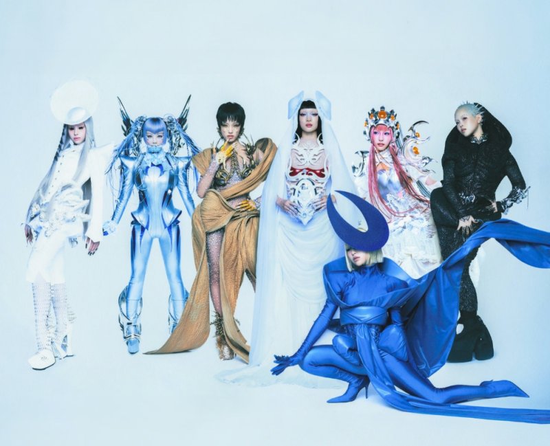 "여성으로 태어나 불편" 日 걸그룹 멤버, 가슴을...깜짝