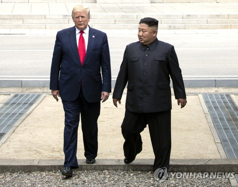지난 2019년 판문점에서 만난 트럼프와 김정은.연합뉴스