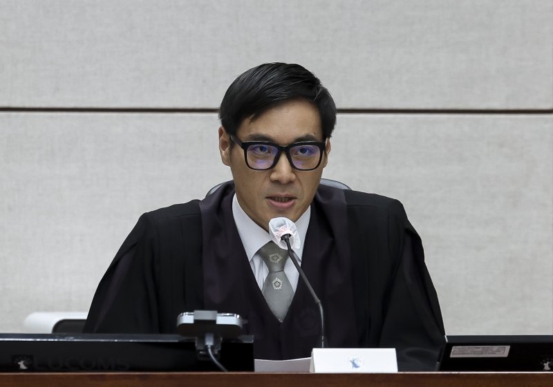 [서울=뉴시스] 사진공동취재단 = 백대현 부장판사가 지난 9월26일 서울 서초구 서울중앙지방법원에서 열린 윤석열 전 대통령에 대한 '특수공무 집행 방해, 직권남용 권리행사 방해 혐의' 재판에서 발언하고 있다. 2025.09.26. photo@newsis.com