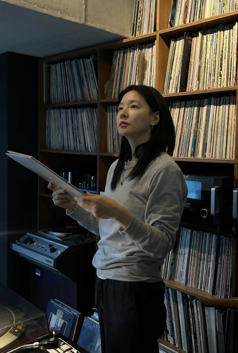 54세 이영애 고급진 분위기…나이 무색한 미모