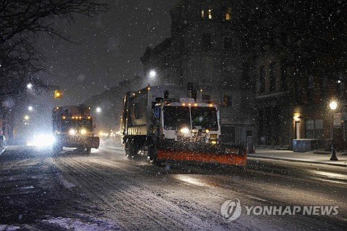 지난해 12월 뉴욕 폭설로 제설 작업에 나선 제설차들. 사진=연합뉴스