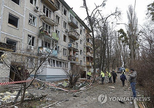 러, 트럼프&middot;젤렌스키 종전회담 앞 키이우에 대규모 공습(종합)