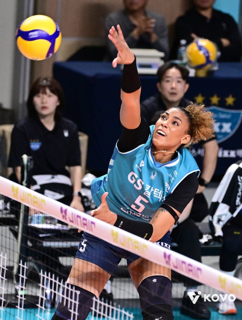 공격하는 실바 (출처=연합뉴스)