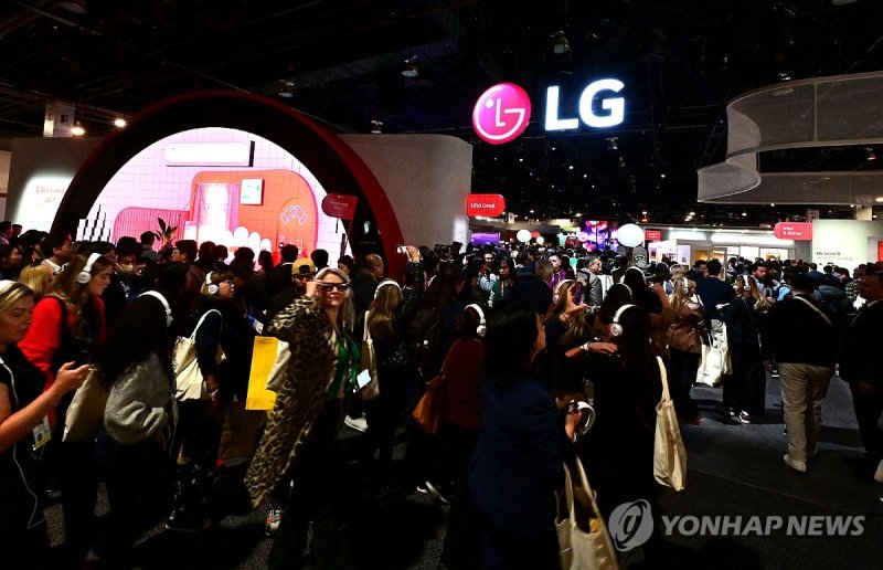 북적이는 CES 2025 LG전자 전시관 (출처=연합뉴스)