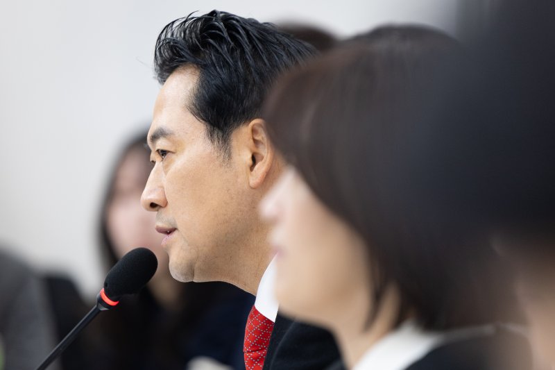 장동혁 국민의힘 대표가 28일 서울 여의도 국회에서 열린 현안 기자간담회에서 모두 발언을 하고 있다. 2025.12.28/뉴스1 ⓒ News1 유승관 기자