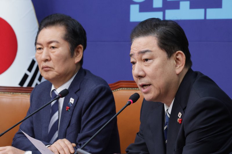 김병기 더불어민주당 원내대표가 지난 22일 서울 여의도 국회에서 열린 최고위원회의에서 발언하고 있다. 2025.12.22/뉴스1 ⓒ News1 신웅수 기자