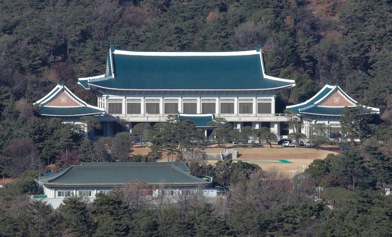 서울 종로구 정부서울청사에서 바라본 청와대 모습. 뉴스1