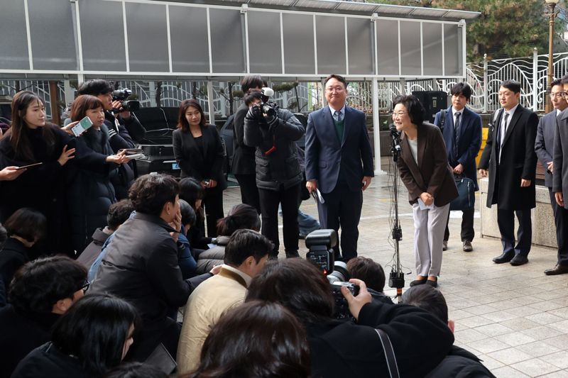 이혜훈 초대 기획예산처 장관 후보자가 29일 서울 중구 예금보험공사 사무실로 첫 출근을 하면서 취재진에게 소감을 밝히고 있다. 사진=서동일 기자