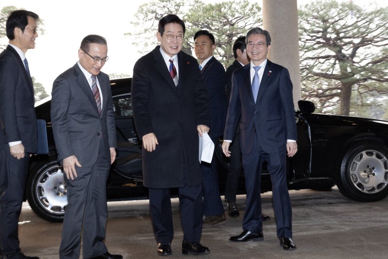 이재명 대통령이 29일 청와대로 첫 출근하고 있다. 대통령의 청와대 복귀는 2022년 5월 이후 3년 7개월 만이다. 청와대통신사진기자단