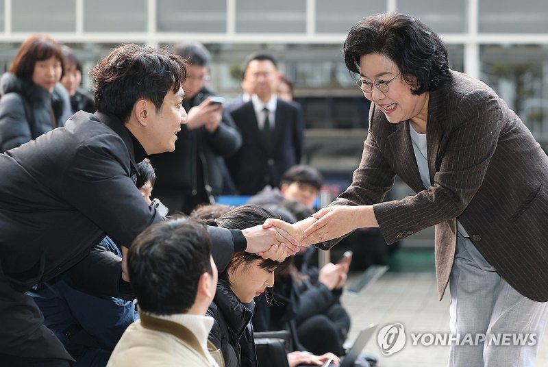 취재진에 인사하는 이혜훈 기획예산처 장관 후보자 (출처=연합뉴스)