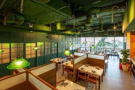 포100의 베트남 특유의 따뜻한 감성을 담은 레스토랑 공간. 포100 제공