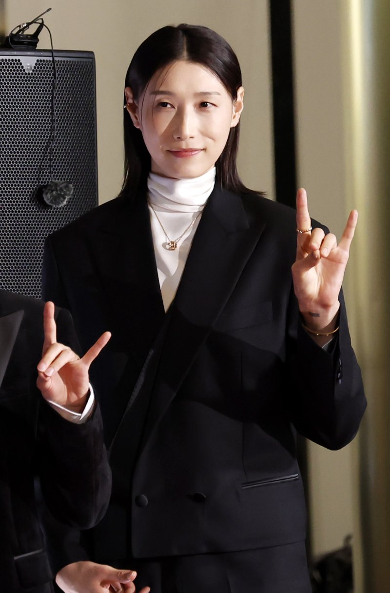 방송인 김연경이 29일 오후 서울 마포구 MBC 사옥에서 열린 2025 MBC 방송연예대상에서 포즈를 취하고 있다. 뉴시스