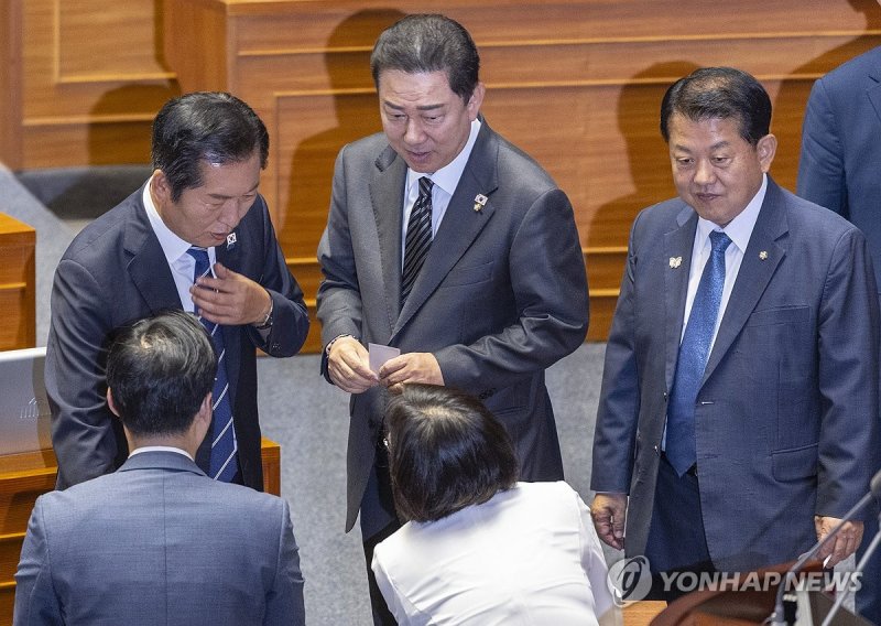 상법 개정안 필리버스터 종결을 위한 투표 마친 정청래 대표 (출처=연합뉴스)