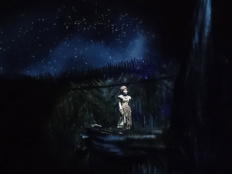 [서울=뉴시스] 김윤영 수습 기자 = 뮤지컬 푸른 사자 와니니 출연 배우 윤선희가 30일 서울 노원구문화예술회관 대공연장에서 주요 장면을 시연하고 있다. 2025.12.30. youn@newsis.com