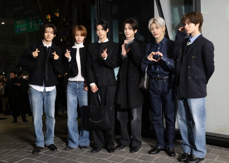 그룹 투어스의 지훈(왼쪽부터)과 한진, 도훈, 신유, 영재, 경민 ⓒ News1 권현진 기자