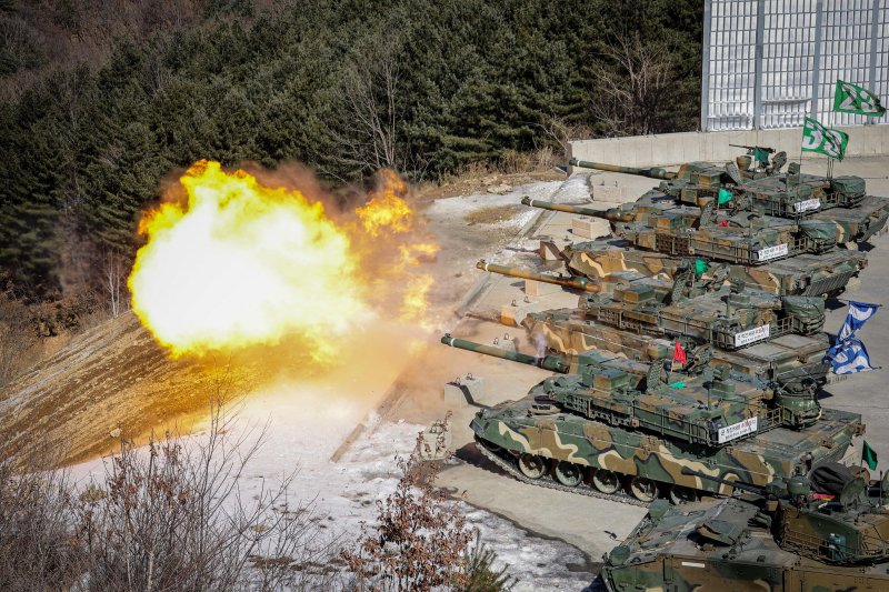 혹한기 훈련에 나선 육군 제11기동사단 천리마대대가 21일 강원 홍천 일대에서 K2 전차 전투사격을 실시하고 있다. (11사단 제공, 재판매 및 DB금지) 2025.2.21/뉴스1 ⓒ News1 한귀섭 기자