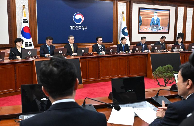 김민석 국무총리가 31일 서울 종로구 정부서울청사에서 열린 임시 국무회의에서 발언하고 있다. 사진=서동일 기자