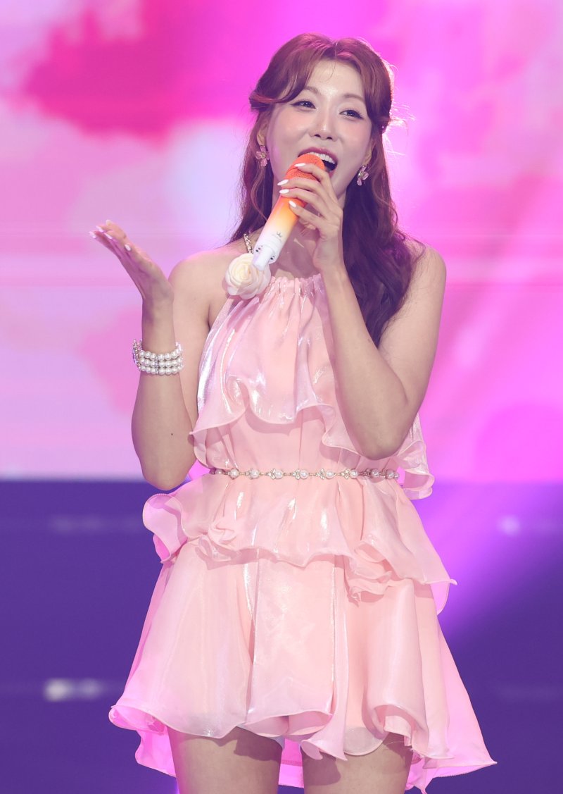 '상간 혐의 피소' 숙행…'현역가왕3' 측 단독 무대 통편집