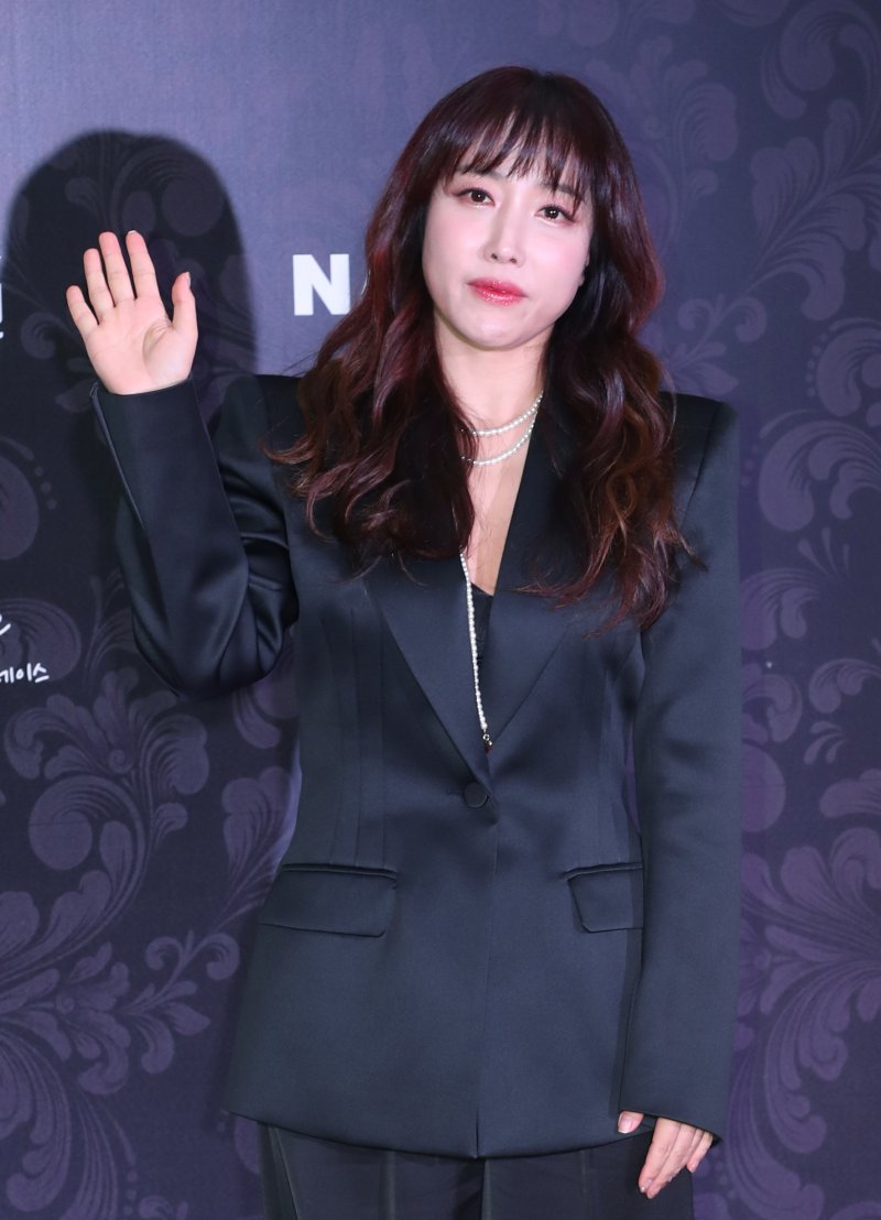 '상간 혐의 피소' 숙행, '현역가왕3' 무대 통편집…리액션으로만 등장