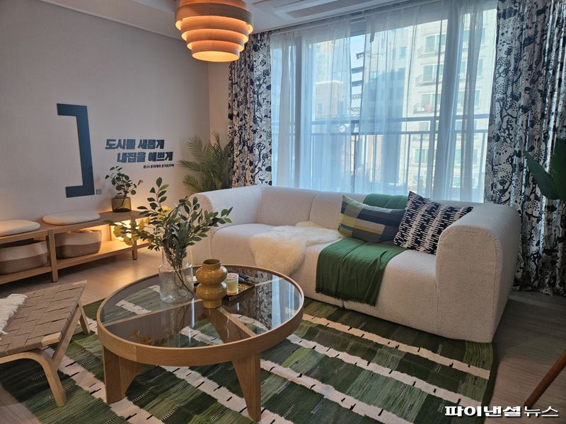 염창역동문디이스트 전용 59㎡ 거실. 사진=최가영 기자