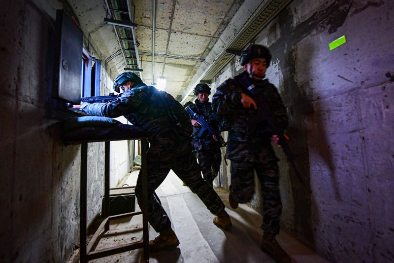 서해 최전방 말도에서 해병대 장병들이 지난 23일 전투배치 훈련을 실시하고 있다. 해병대사령부 제공