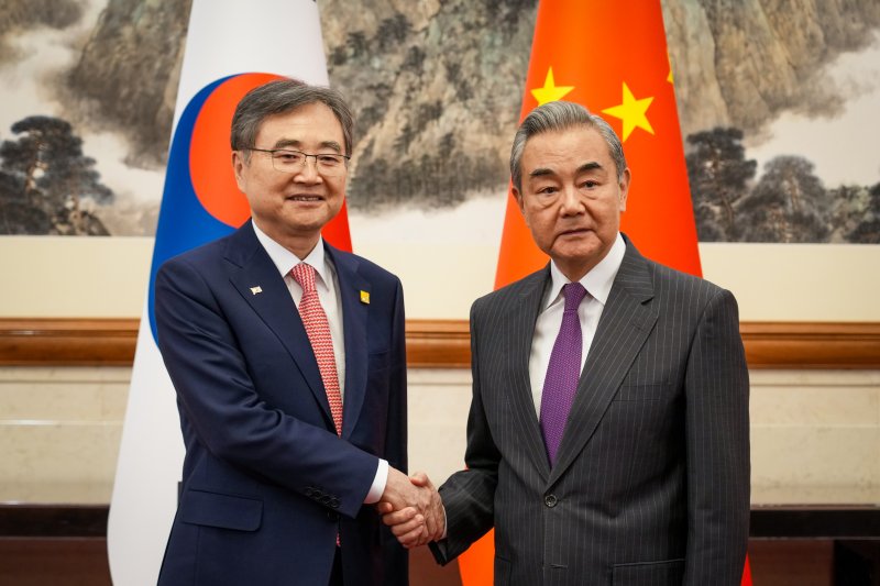 [서울=뉴시스]조현 외교부 장관은 지난해 9월 17일 중국 베이징에서 왕이 중국 외교부장과 회담 및 만찬을 갖고 한중관계와 한반도 문제 등 상호 관심사에 대해 의견을 교환했다. (사진=외교부 제공) 2026.01.01. *재판매 및 DB 금지