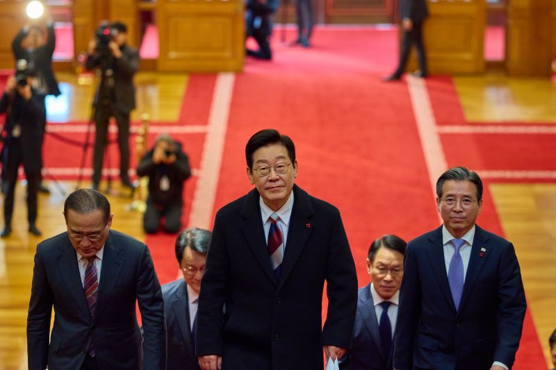 이재명 대통령이 29일 청와대로 첫 출근하고 있다. (청와대 제공. 재판매 및 DB 금지) 2025.12.29/뉴스1 ⓒ News1 이재명 기자