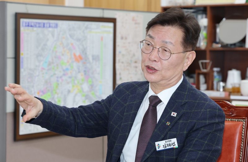 김제선 중구청장이 뉴스1과 인터뷰를 하고 있다. 2025.12.30/뉴스1 ⓒ News1 김기태 기자