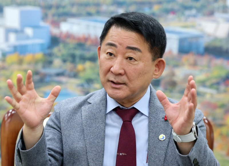 서철모 서구청장이 뉴스1과 인터뷰를 하고 있다.ⓒ News1 김기태 기자