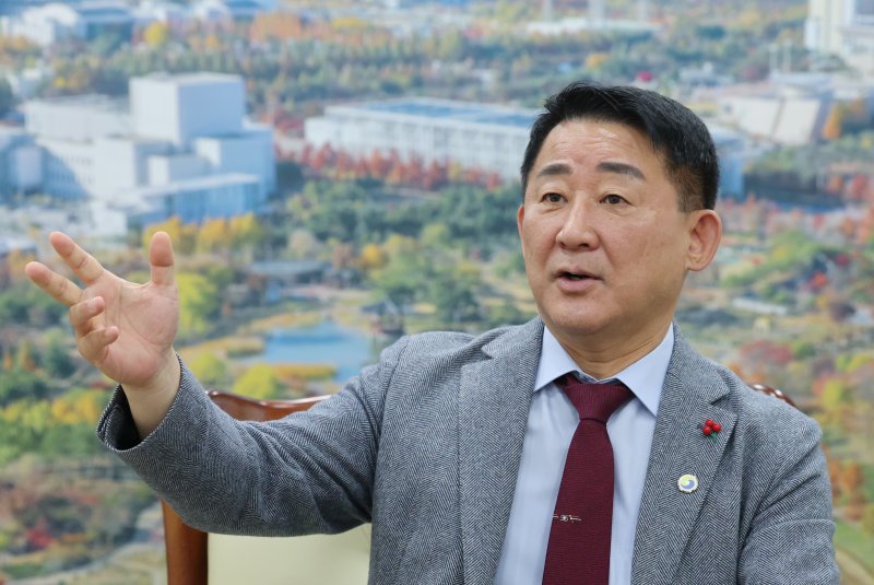 서철모 서구청장이 뉴스1과 인터뷰를 하고 있다.ⓒ News1 김기태 기자