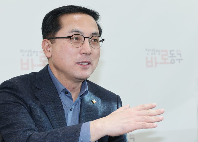 박희조 동구청장이 뉴스1과 인터뷰를 하고 있다. ⓒ News1 김기태 기자