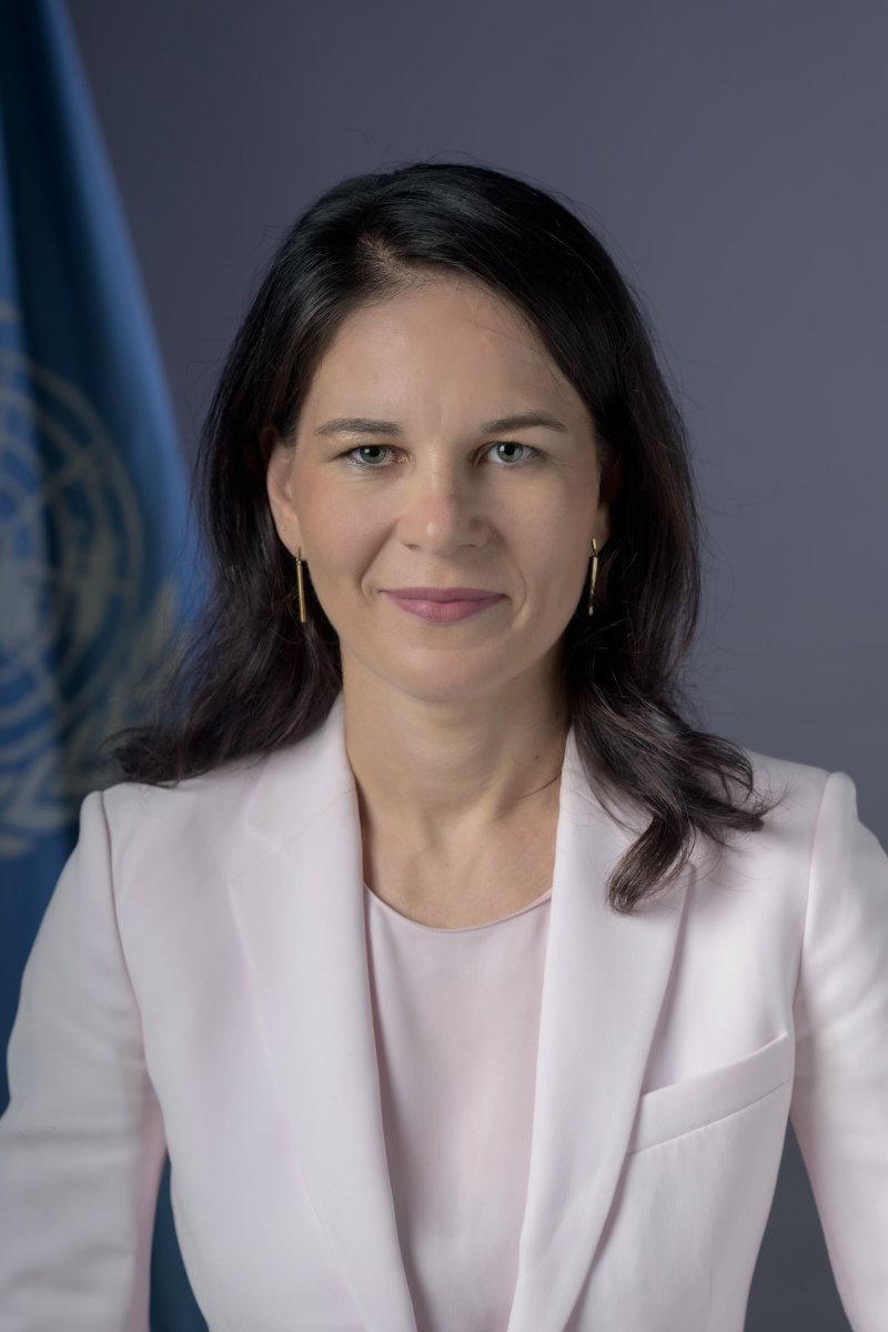 아날레나 베어복. 유엔 총회 의장. 서유럽 출신 여성으로는 처음으로, 그리고 역대 최연소로 총회 의장에 임명됐다. 독일의 외무부 장관을 지냈다