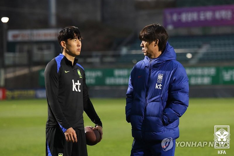 손흥민과 홍명보 감독 (출처=연합뉴스)