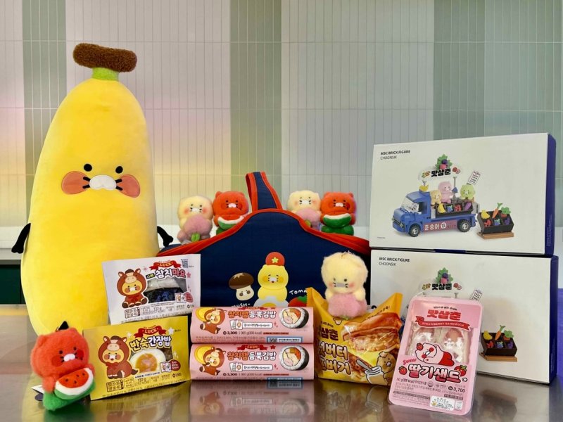 [서울=뉴시스] GS리테일이 운영하는 편의점 GS25는 2026년 병오년(丙午年·붉은 말의 해)을 맞아 말(馬)을 테마로 한 이색 상품을 선보인다고 31일 밝혔다. 사진은 새로 선보이는 춘식이 컬래버 간편식 7종 이미지. (사진=GS리테일 제공) 2025.12.31. photo@newsis.com