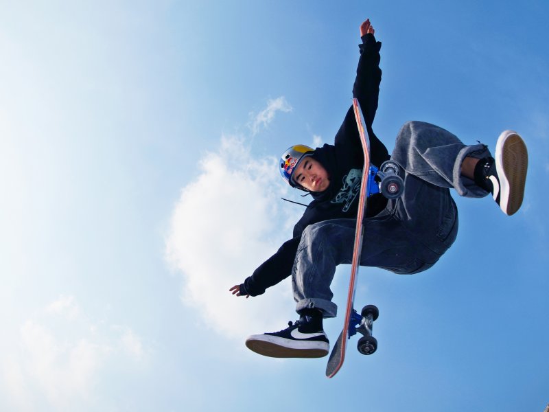 대한민국 스케이트보드 국가대표 강준이가 서울 동작구 보라매공원에서 기술을 선보이고 있다. 2026.1.1/뉴스1 ⓒ News1 황기선 기자