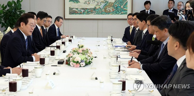 이재명 대통령, 증권사 리서치센터장들과 오찬 (출처=연합뉴스)