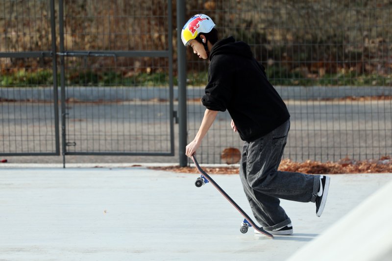 대한민국 스케이트보드 국가대표 강준이가 서울 동작구 보라매공원에서 훈련을 하고 있다. 2026.1.1/뉴스1 ⓒ News1 황기선 기자