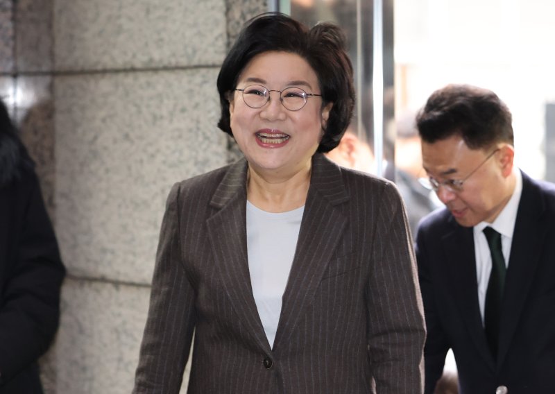 [서울=뉴시스] 조성우 기자 = 사진은 이혜훈 기획예산처 장관 후보자가 지난해 12월29일 서울 중구 예금보험공사에 마련된 인사청문회 준비 사무실로 출근하고 있는 모습. (공동취재) 2025.12.29. photo@newsis.com