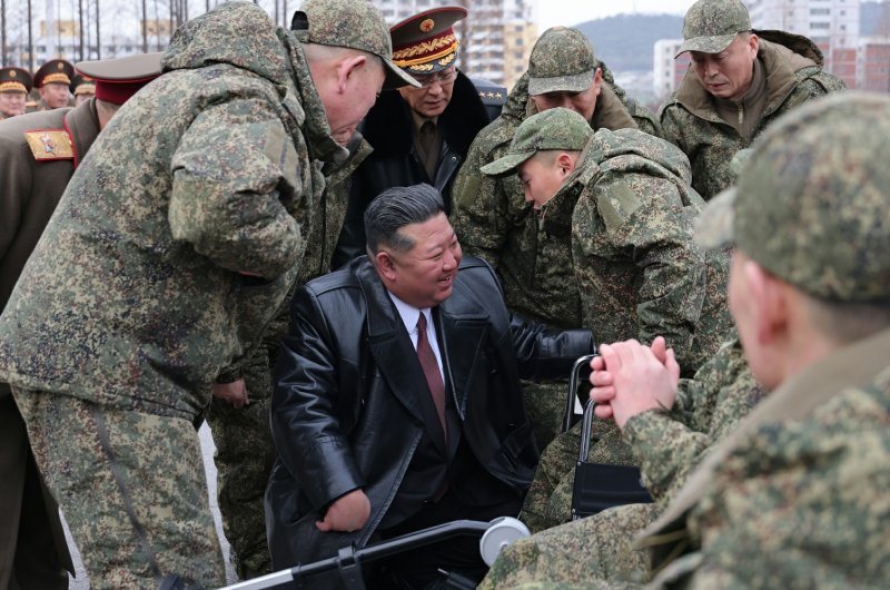 (평양 노동신문=뉴스1) = 북한 노동당 기관지 노동신문은 지난 2025년 12월 12일 평양의 4.25문화회관광장에서 제528공병연대 환영식이 진행됐다고 보도했다. [국내에서만 사용가능. 재배포 금지. DB 금지. For Use Only in the Republic of Korea. Redistribution Prohibited] rodongphoto@news1.kr