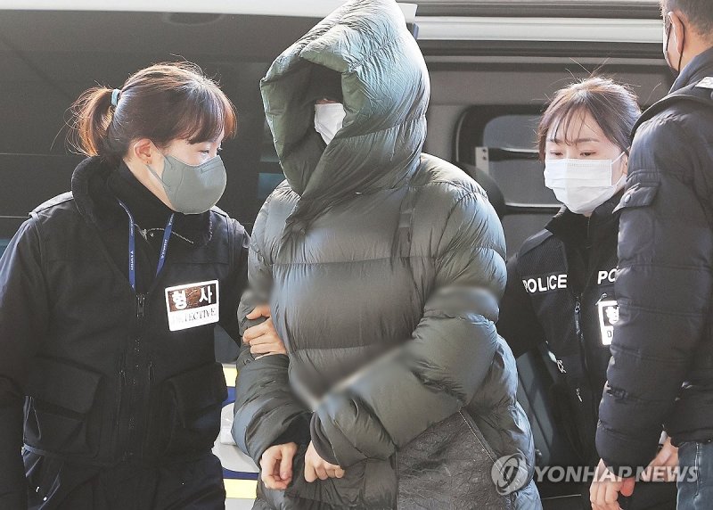 영장실질심사 출석하는 황하나 (출처=연합뉴스)