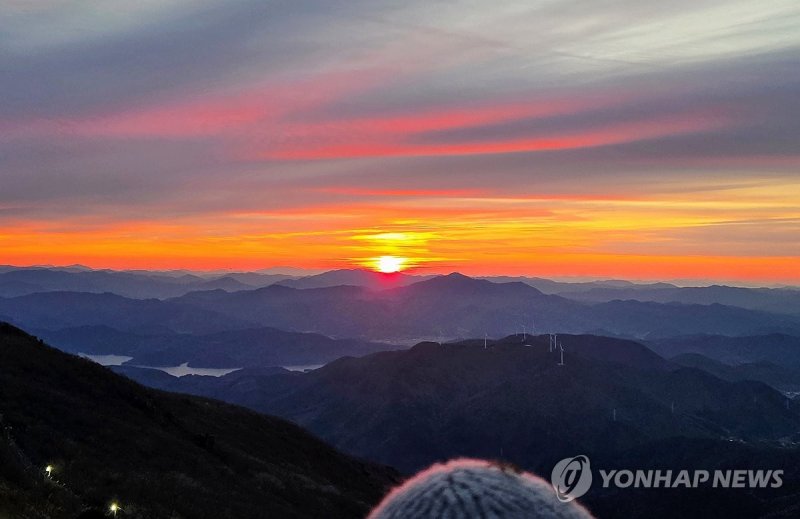 광주 밝히는 병오년 첫 해 (출처=연합뉴스)