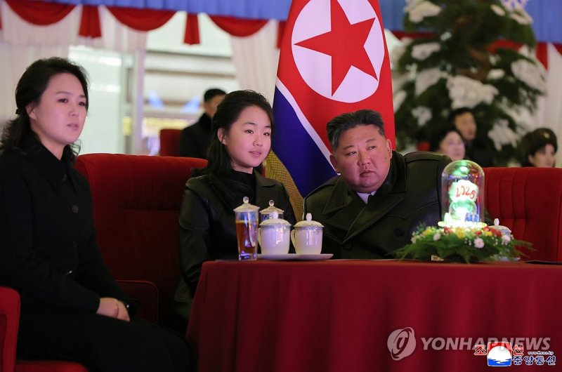 북한 김정은, 러시아 파병군 가족과 신년행사 (출처=연합뉴스)
