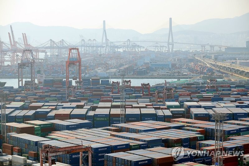 한국 수출 7천억달러 돌파 (출처=연합뉴스)