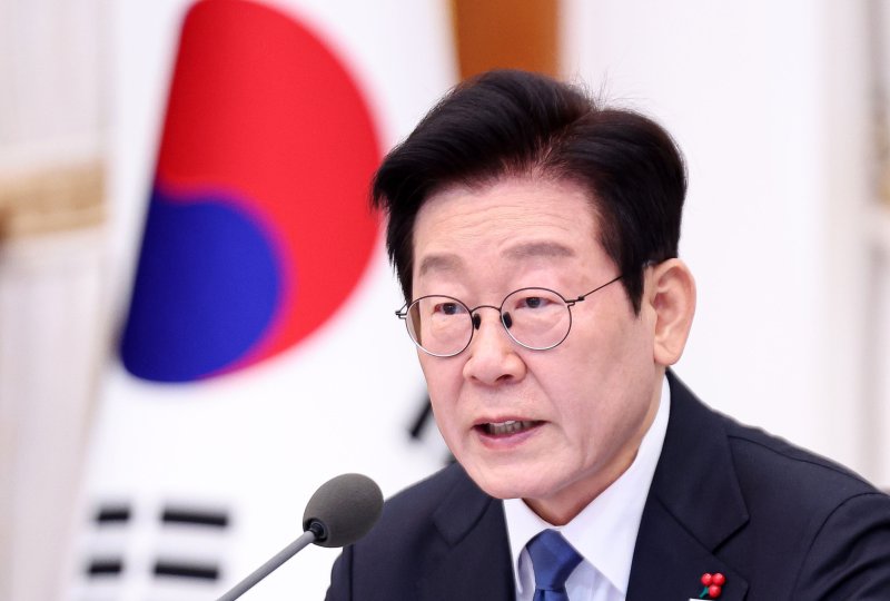 [서울=뉴시스] 최동준 기자 = 이재명 대통령이 30일 청와대에서 열린 국무회의에서 발언하고 있다. (청와대통신사진기자단) 2025.12.30. photocdj@newsis.com