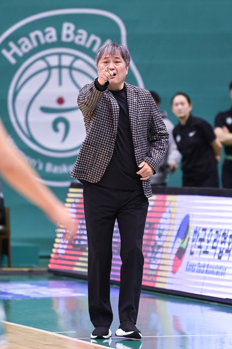 부천 하나은행의 이상범 감독. (WKBL 제공)