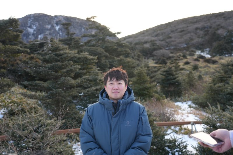 이준석 개혁신당 대표가 1일 오전 제주 한라산 윗세오름 정상에 올랐다. (사진=개혁신당 제공) 뉴시스