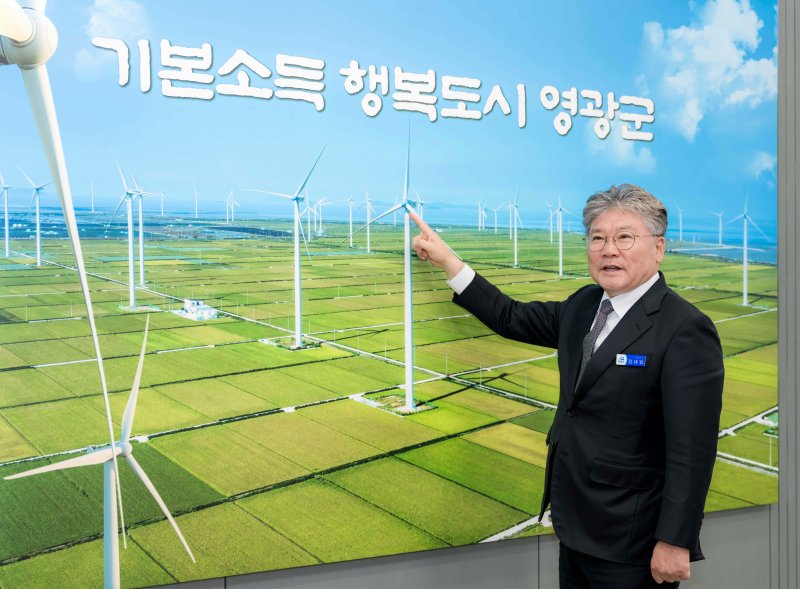 장세일 전남 영광군수가 재생에너지 발전 이익공유제를 기반으로 한 전군민 기본소득제 도입을 홍보하고 있다. (사진=영광군 제공) photo@newsis.com *재판매 및 DB 금지