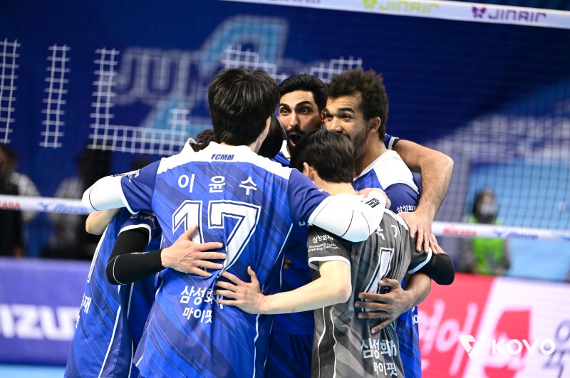 [서울=뉴시스]프로배구 삼성화재, 시즌 첫 연승. (사진=KOVO 제공)