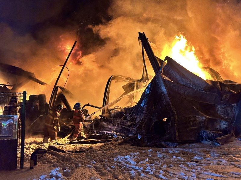 1일 오전 0시 4분쯤 충북 음성군 원남산업단지 내 화학물질 제조공장에서 불이 났다.(음성소방서 제공. 재판매 및 DB금지) /뉴스1
