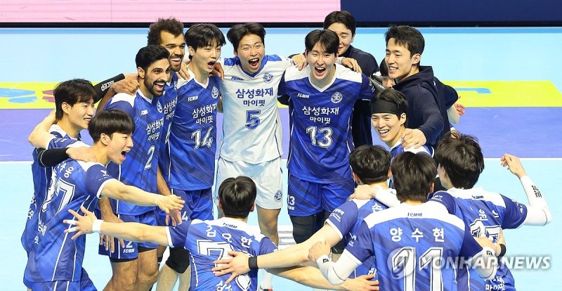 새해 첫 경기, 승리의 기쁨 (출처=연합뉴스)